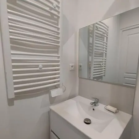 Studio Neuf Proche Du Metro Apartament